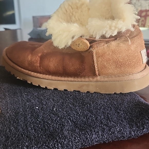 Ugg   short boats size 6 US - Picture 2 of 11